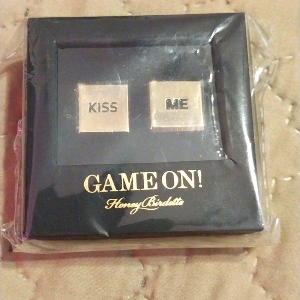 Gold dice